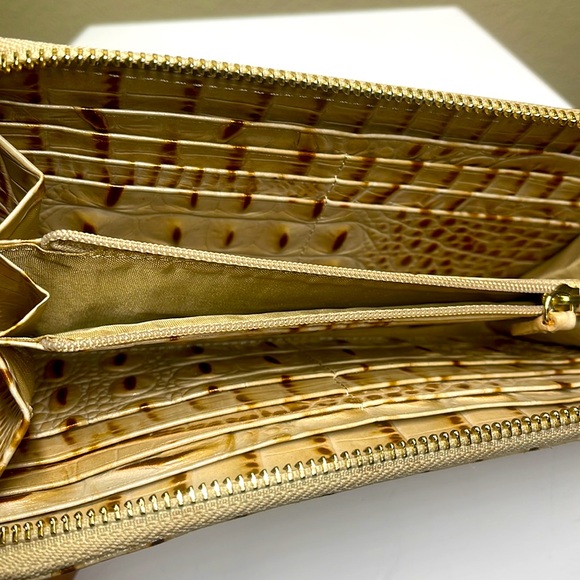 Brahmin Alligator Skinned Wallet - Picture 4 of 8